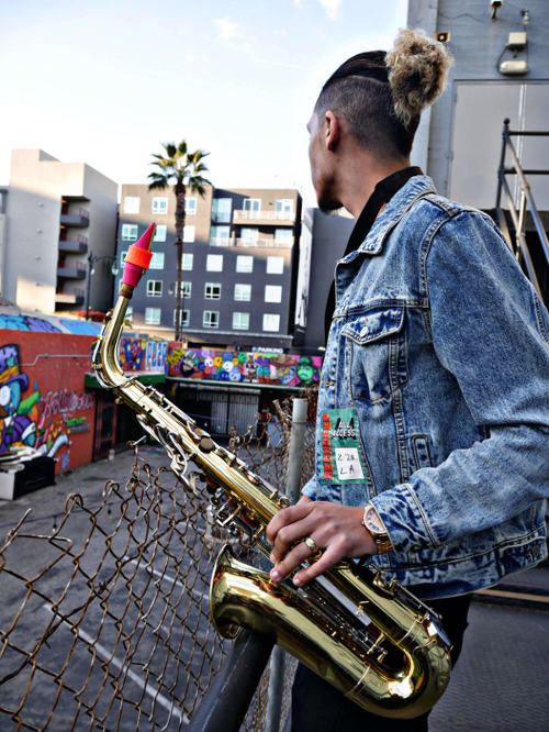 The saxophonist Saxl Rose playing his Syos alto saxophone mouhtpiece The saxophonist Saxl Rose playing his Syos alto saxophone mouhtpiece