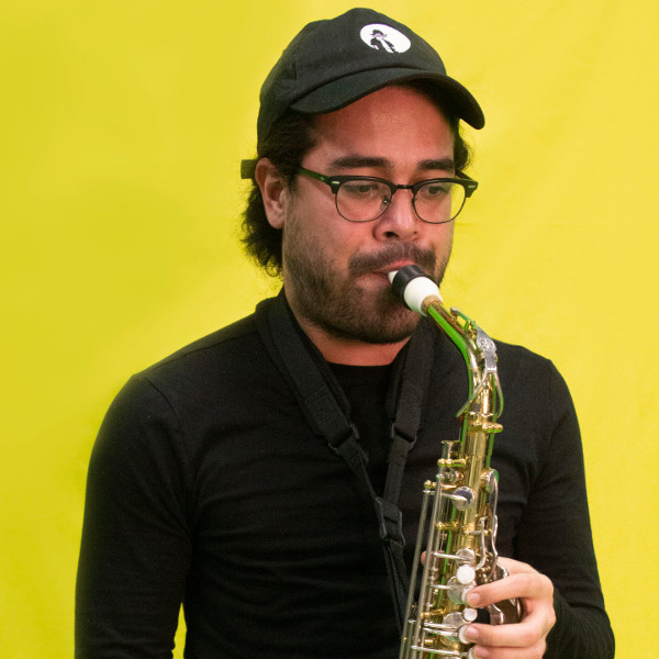 Hendrick Valera plays a Syos alto saxophone mouthpiece Hendrick Valera plays a Syos alto saxophone mouthpiece